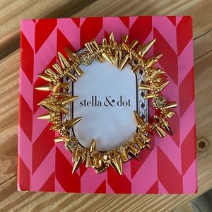 Stella and Dot gold elastic bracelet